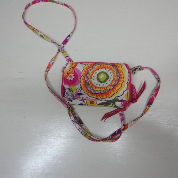 VERA BRADLEY Pink & White Cloth Flowery Pattern Small Crossbody Purse - Picture 3 of 7